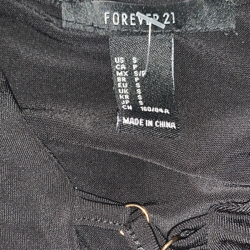 FOREVER 21 BRAND NEW SIZE SMALL BEAUTIFUL LONG SLEEVE CROP TOP - Picture 9 of 10